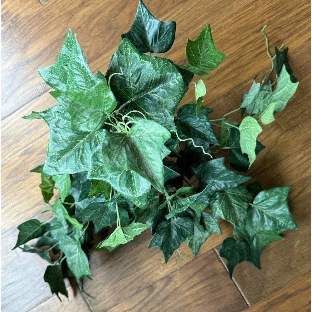 LIKE NEW~3-FULL BUNCHES~32” FAUX IVY~VERY NICE CONDITION~G2T
